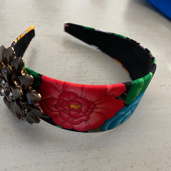 Headband- floral with black/brown stone flower - Picture 2 of 5